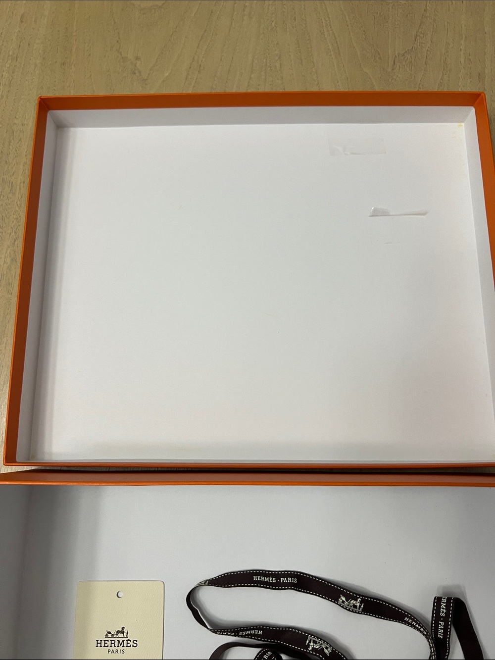 Box - Signature Orange - Picture 5 of 12